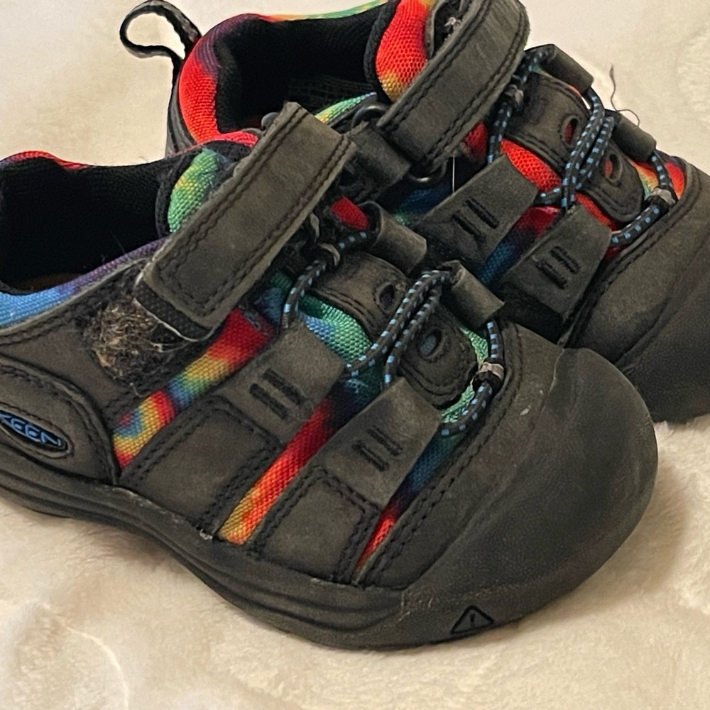 Keen Black and Red Sneakers with Rugged Design -size 7
